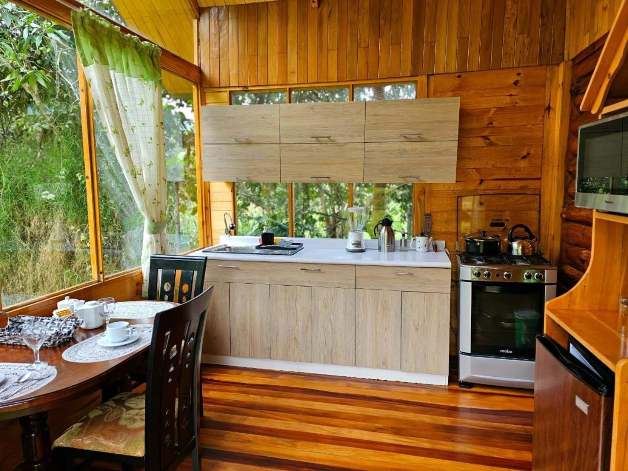 Hassinger Ranch Cabanas Oxapampa Exterior photo