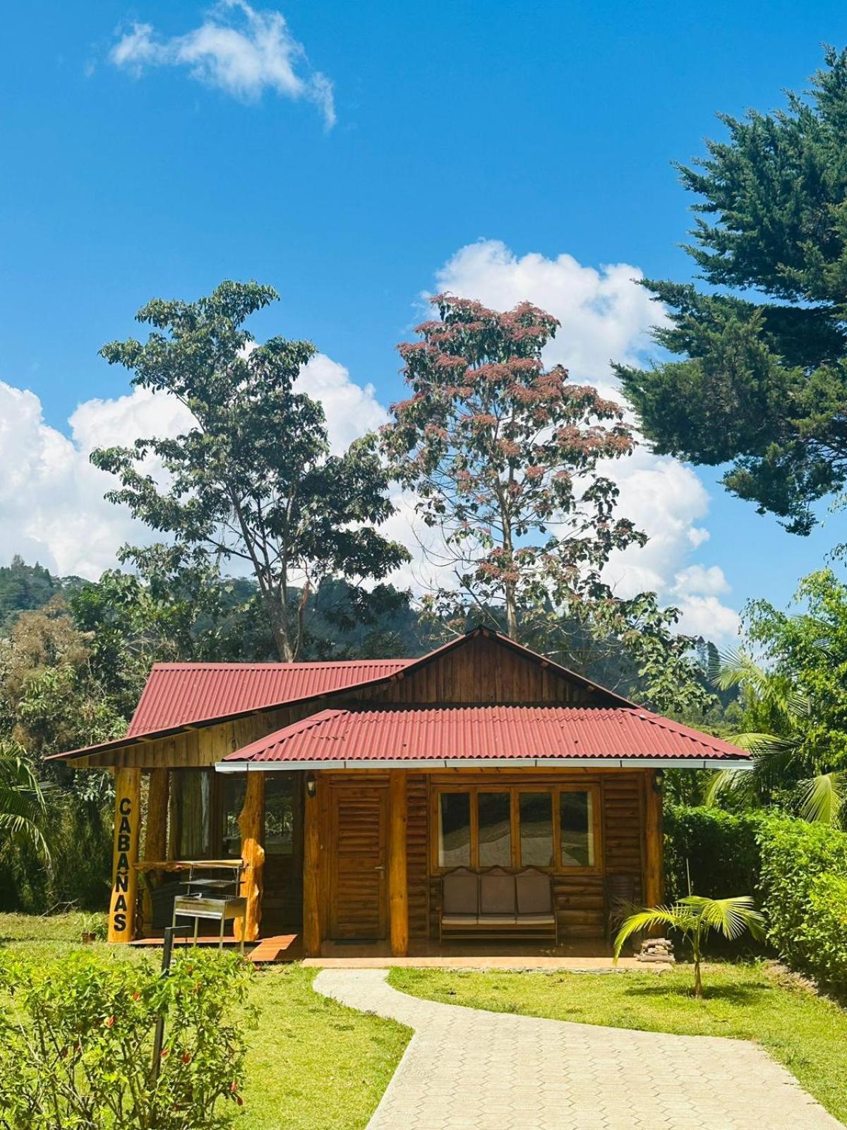 Hassinger Ranch Cabanas Oxapampa Exterior photo